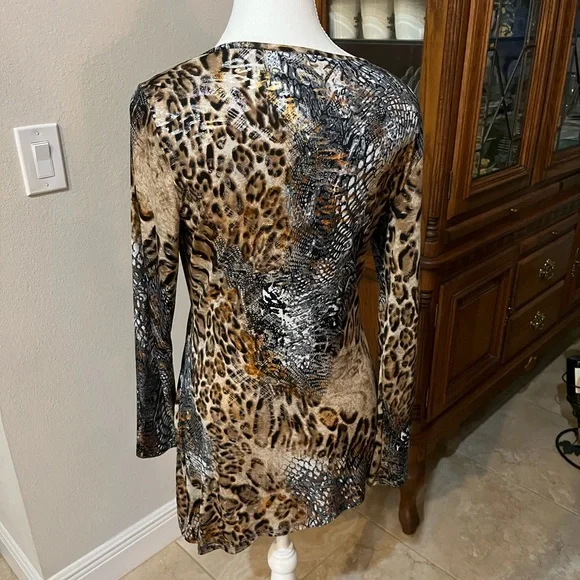 Pretty new w/o tags evening top - Picture 5 of 6